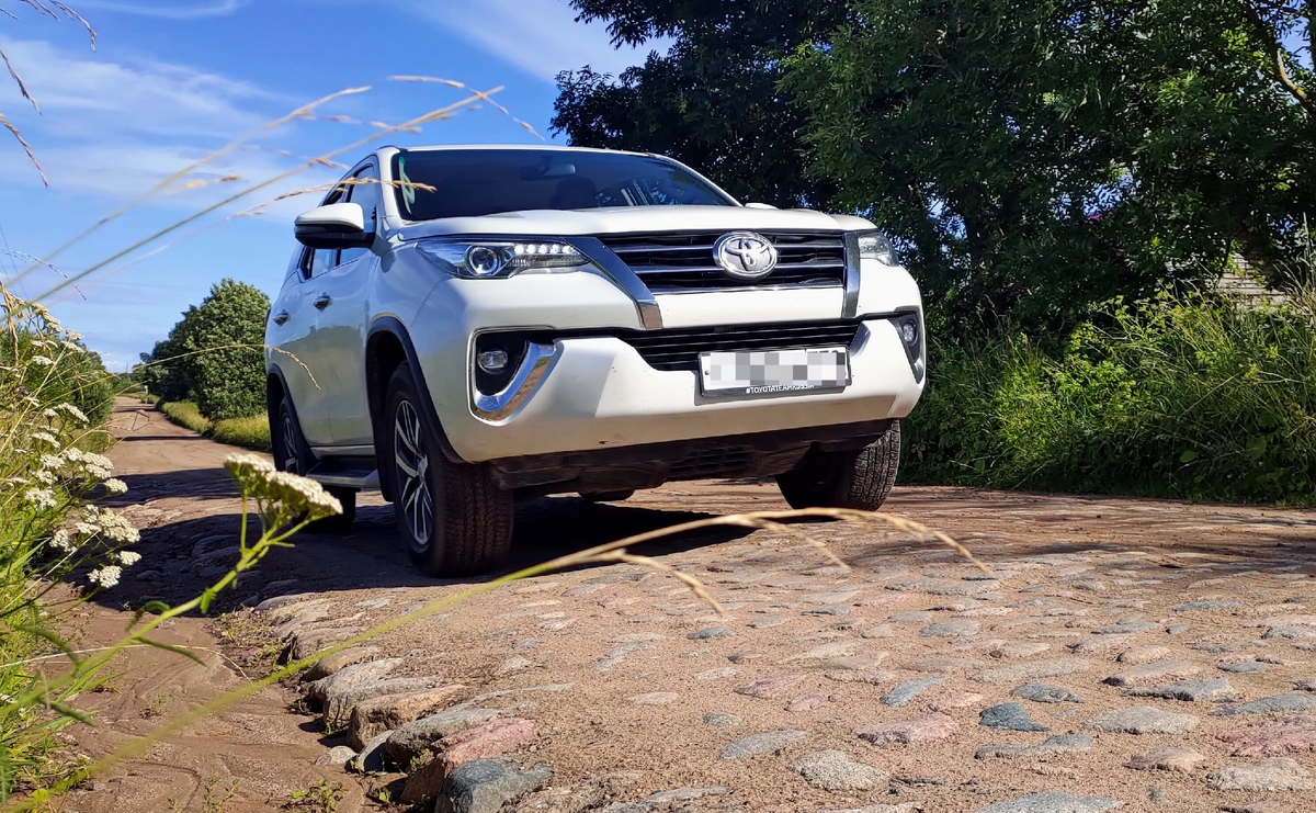 Сегодня почти забытая дорога, а когда оживлённый тракт.