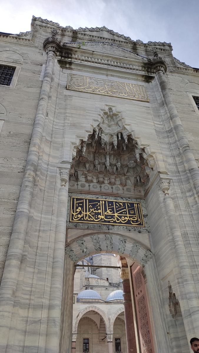 Мечеть Сульмание. Вход во внутренний двор.