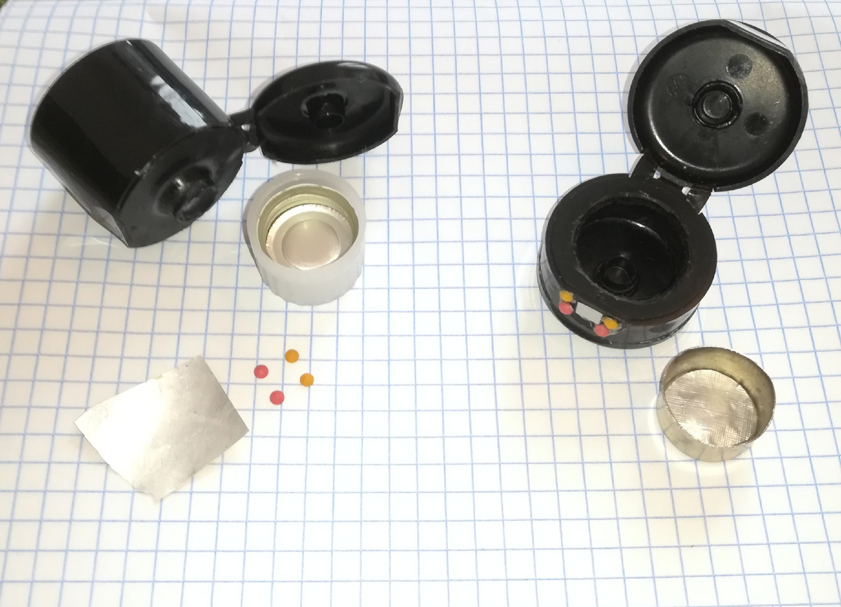 Рисоварка из различных крышечек. Чаша рисоварки вынимается.