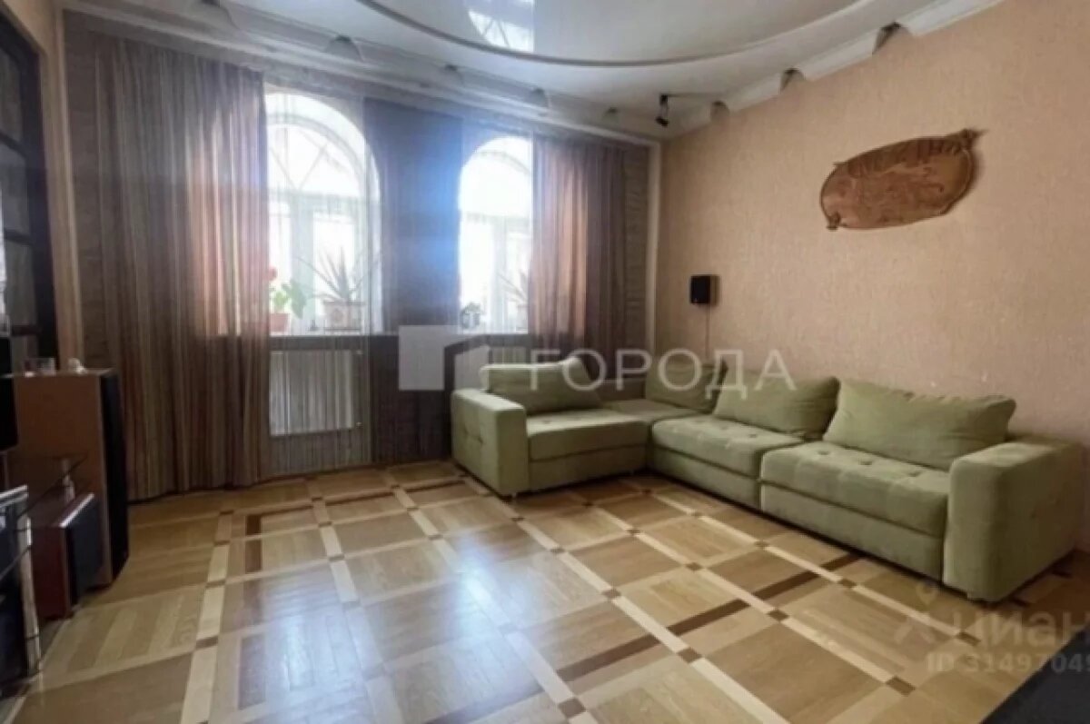    За 55 млн рублей продают коттедж с бассейном и бильярдом под Новосибирском