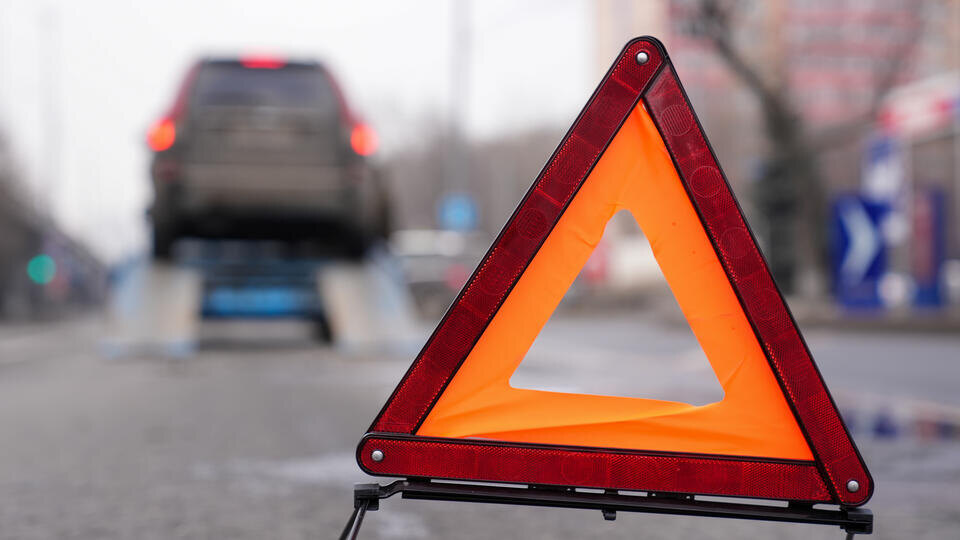     "112": замминистра МЧС перевернулся на внедорожнике в Тульской области ИЗВЕСТИЯ/Эдуард Корниенко