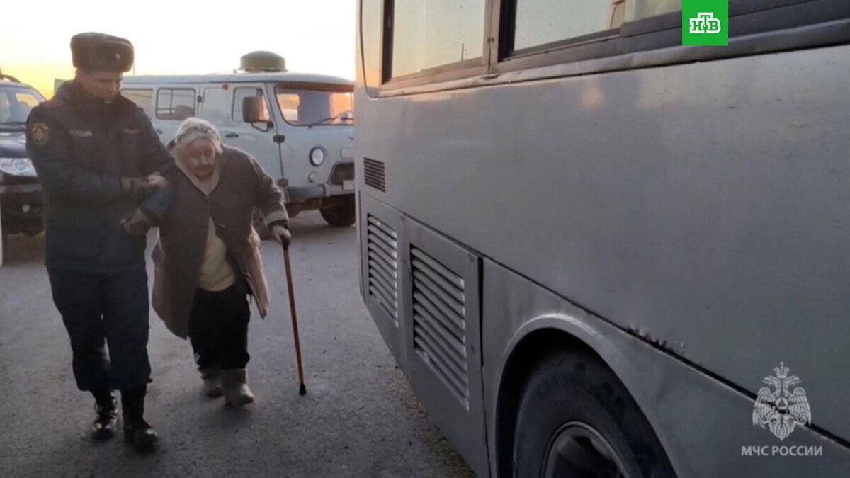    Сотрудники МЧС эвакуировали из Суджанского района более 300 жителей