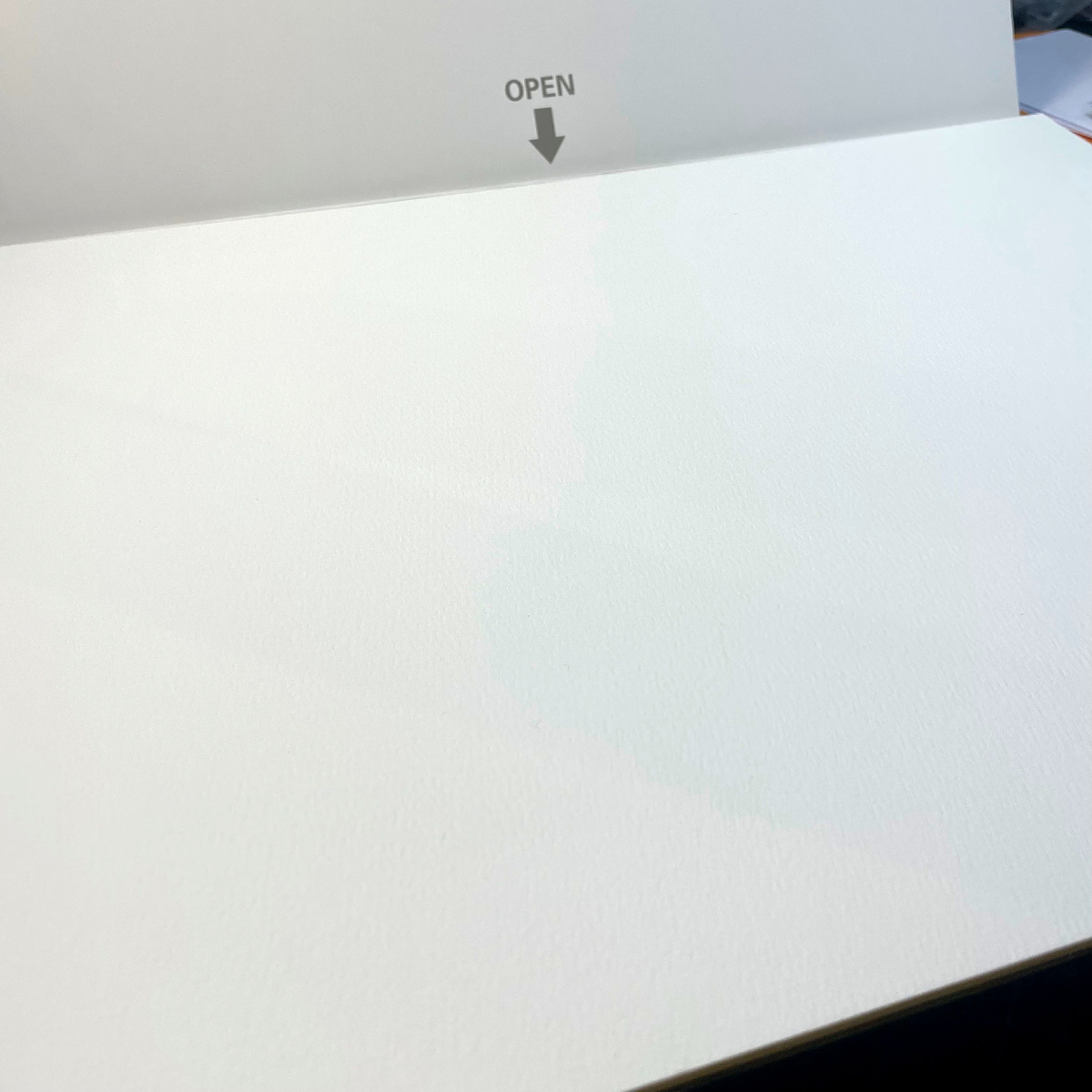 Не обращайте внимание на тень от лампы.