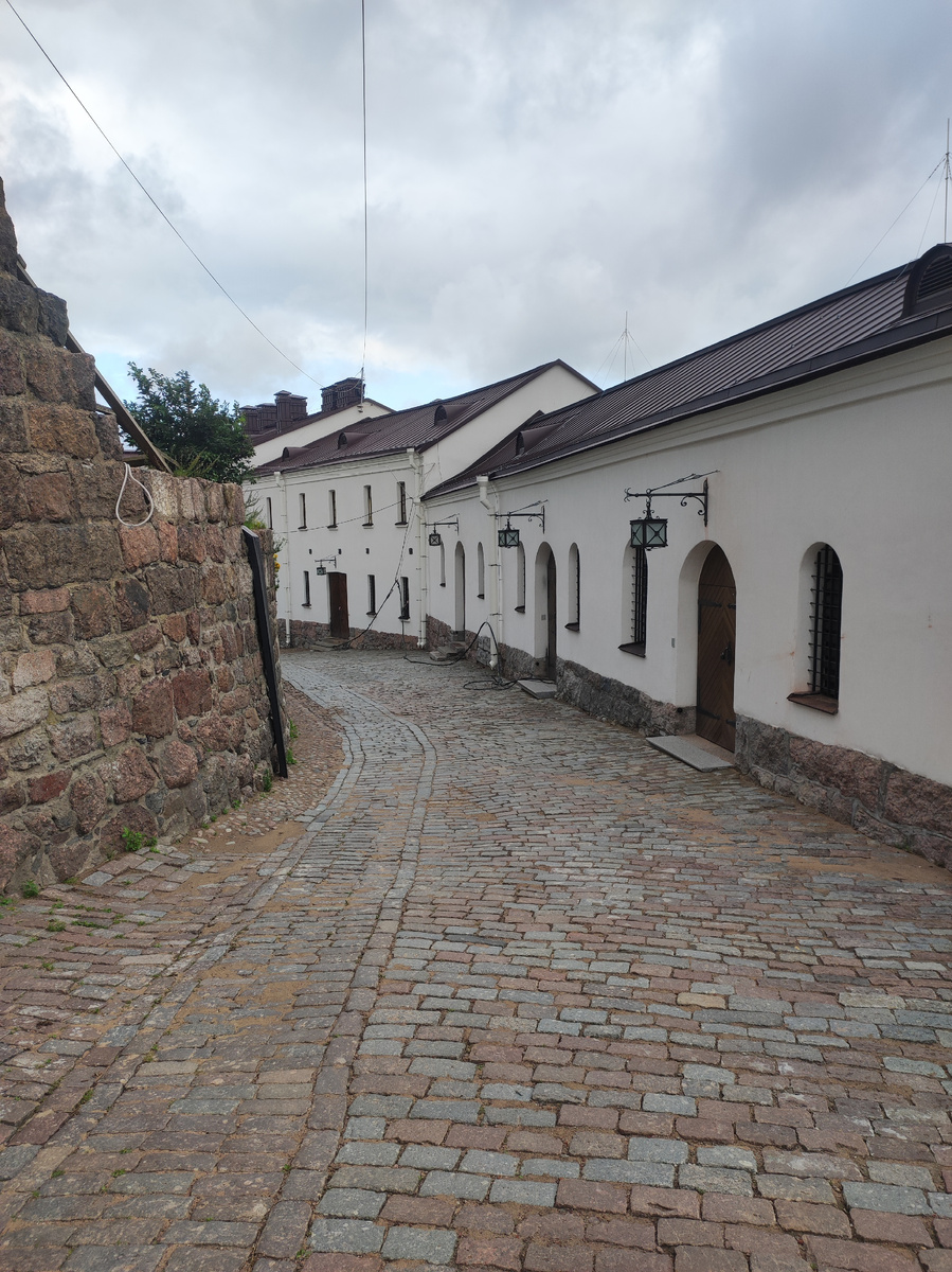 Внутри замка