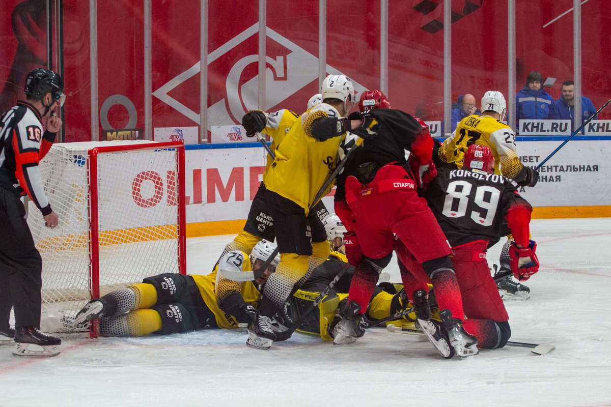 «Красно-Белая Волна». Текст: Анар Каханова. 