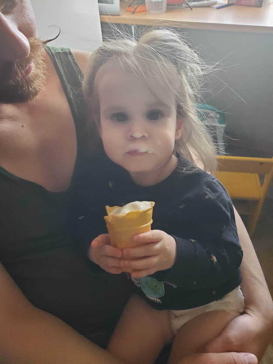 Иногда не понятно, кто кого воспитывает....