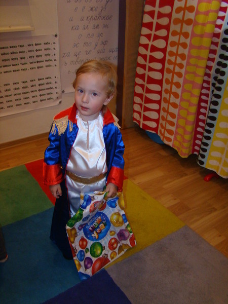 Один из первых костюмов "принц" для старшего сына, на празднике в Бэби-клубе