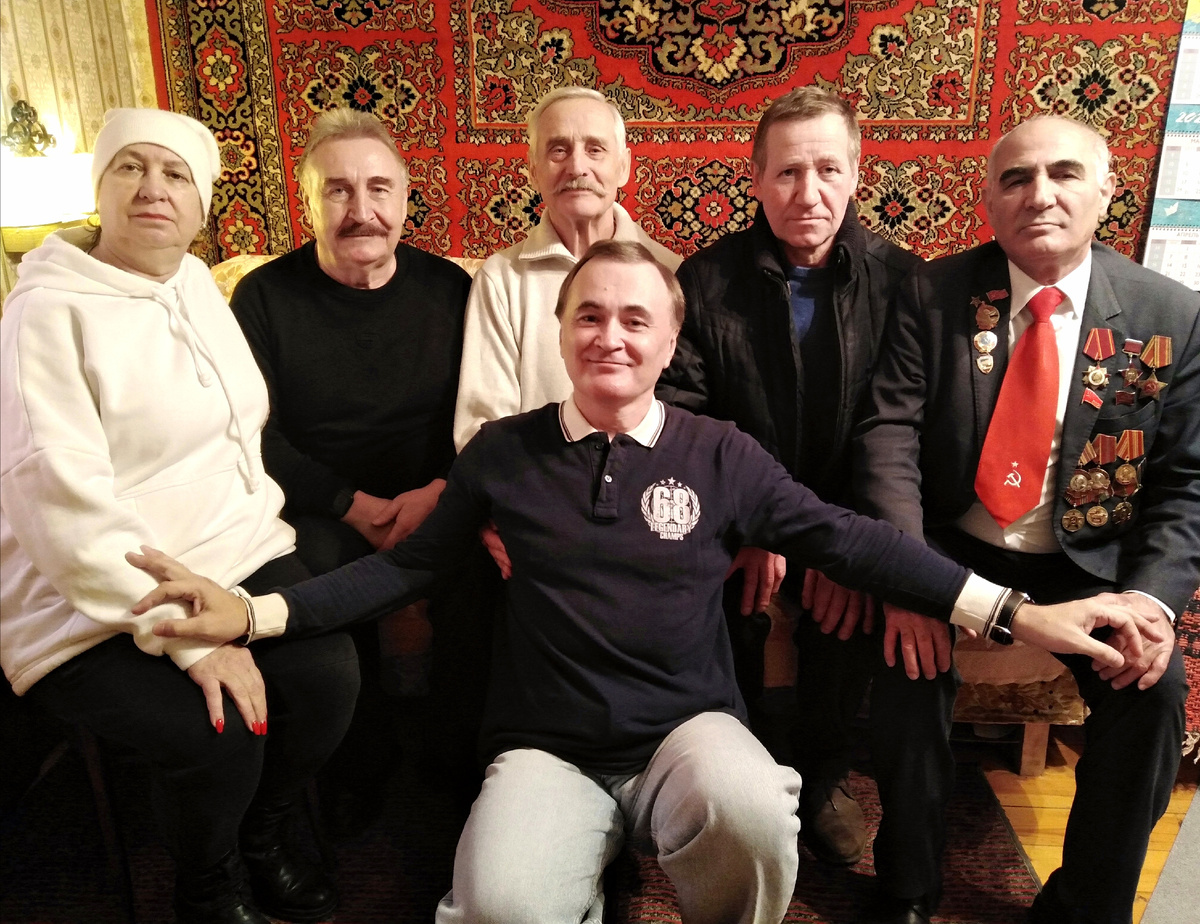 Михаил Соловьёв, и съёмочная группа СеверОК ТВ в Химкинском лесопарке 15.03.2025г.