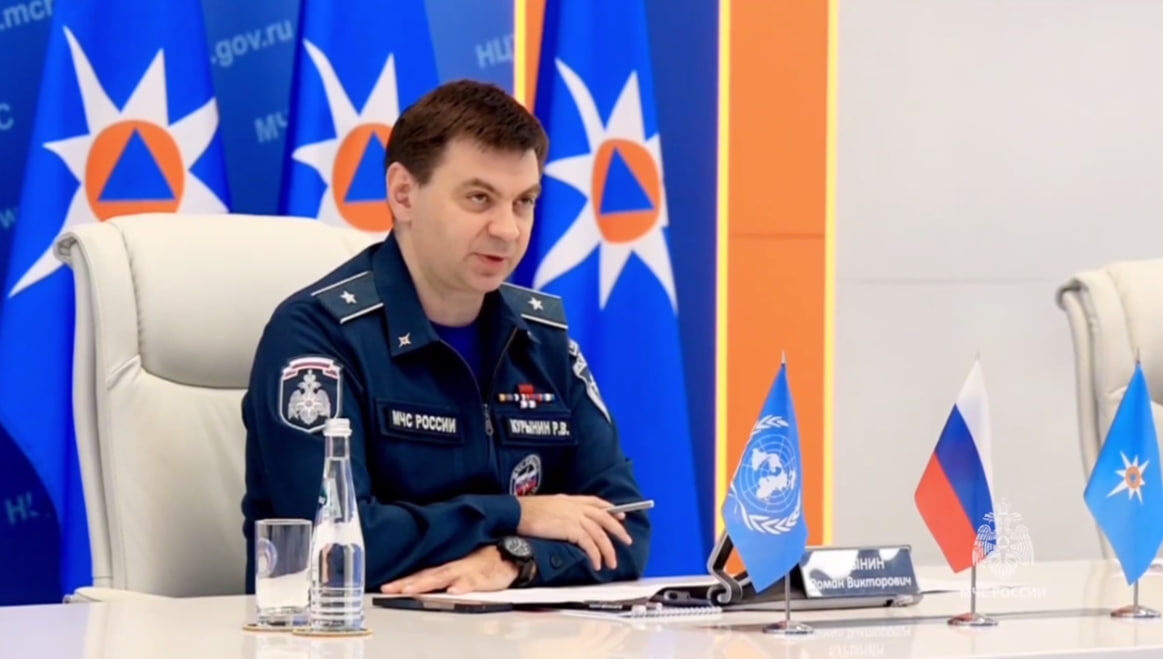    Роман Курынин. Фото: скриншот из видео пресс-службы МЧС РФ.