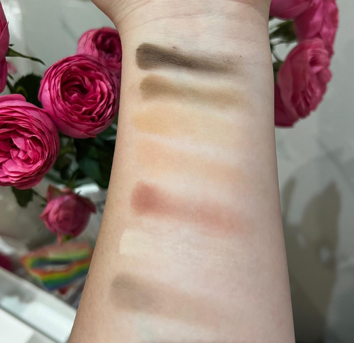 Палетка ART-VISAGE nude univese. Свотчи матовых оттенков.
