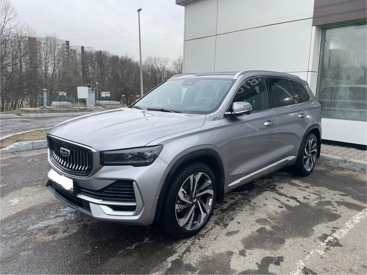 Ну хорошо же машина выглядит... Я, как человек, имеющий отношение к автодизайну, ценю его харизматичность именно в дорестайлинговом варианте.