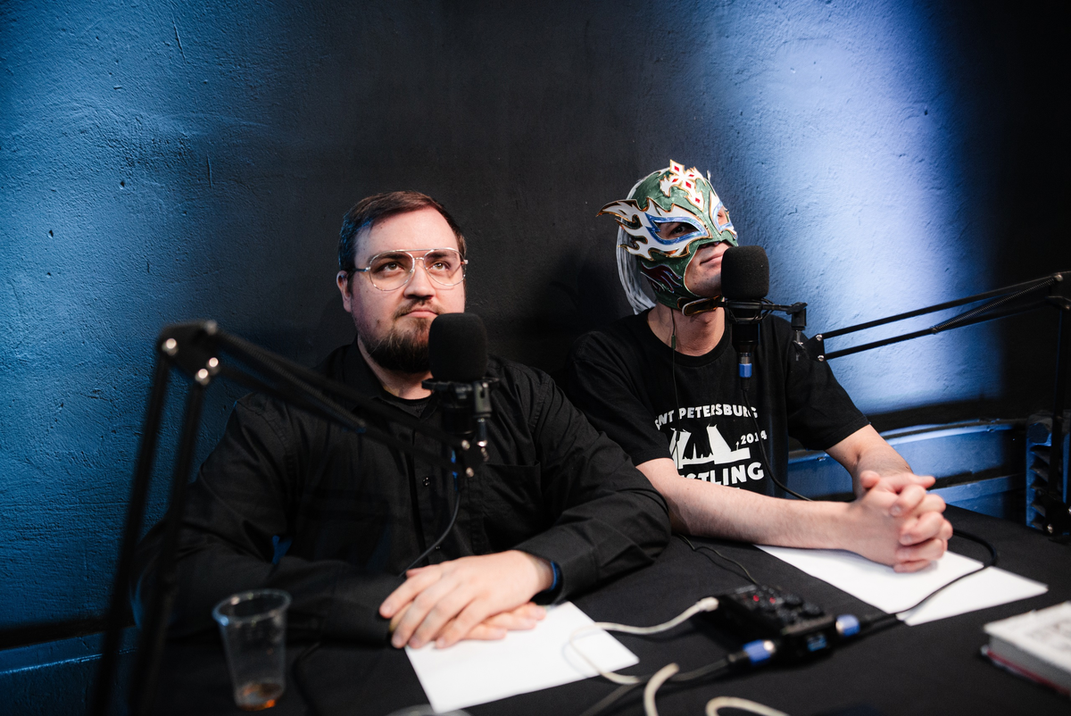 Никита Дугин (слева) и Женёк (справа) на шоу CF 08.02.25