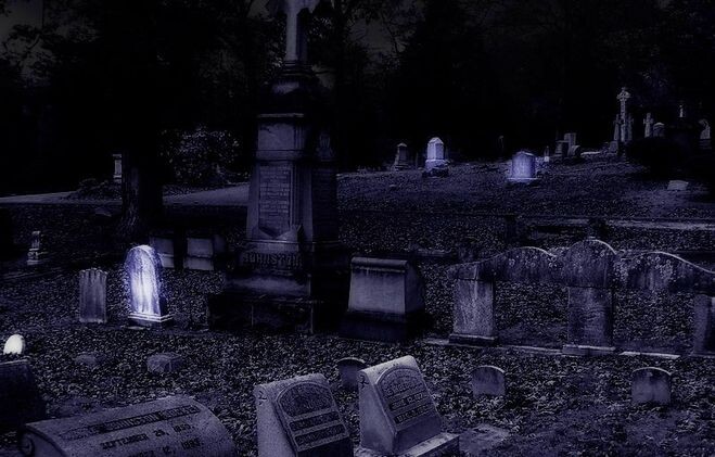 Мистические огоньки, мерцающие над могилами
