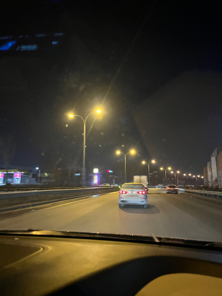 Фото автора из вчера, а чего снова снег пошел 🙈