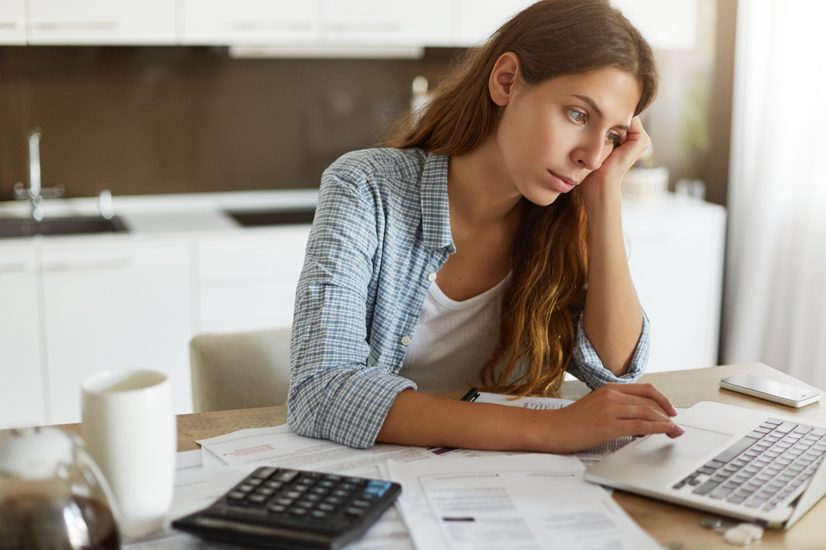 Freepic. Чрезмерное чувство долга способствует повышенному уровню стресса, тревоги, выгоранию, ухудшению личных отношений, снижению самооценки и может приводить к депрессии, так как человек постоянно ставит потребности других выше своих собственных, жертвуя своим временем, энергией и благополучием.