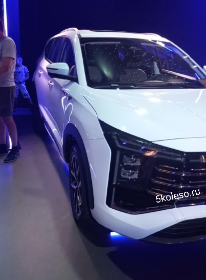 7-метсный кроссовер «Москвич 8».