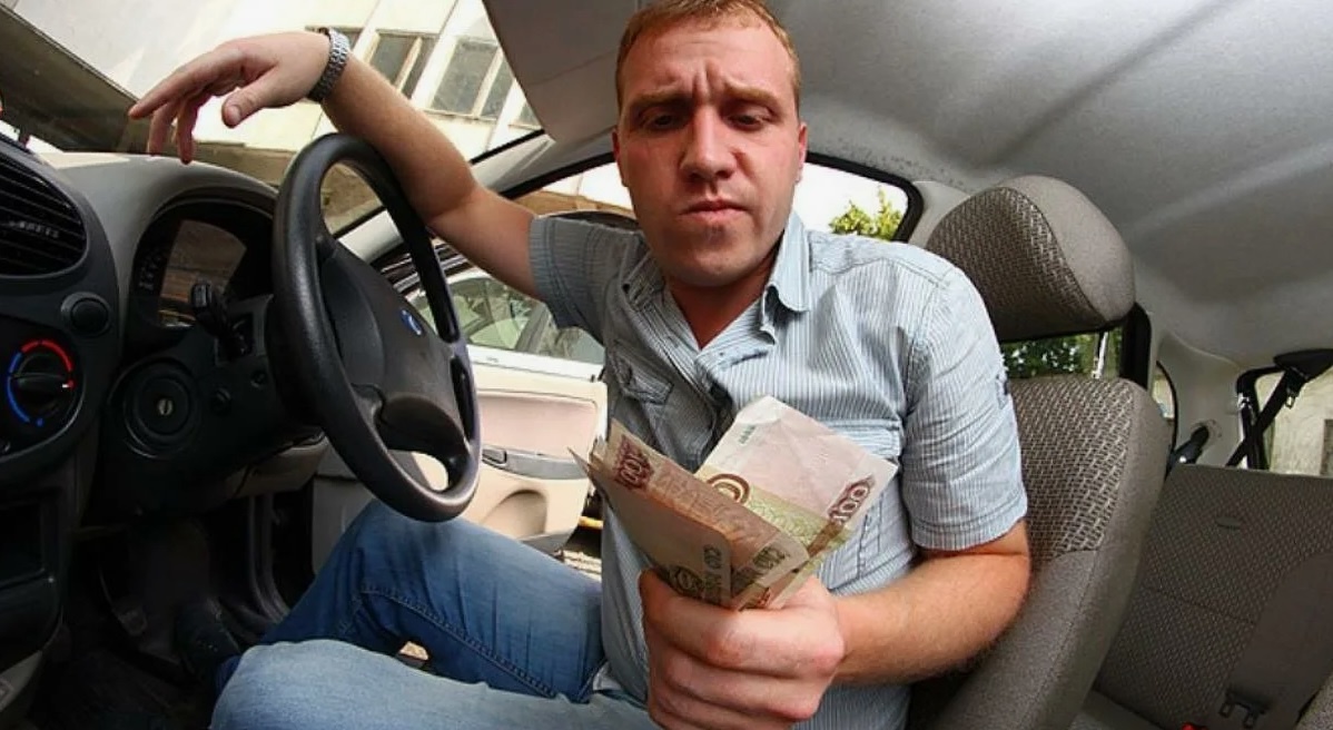 Мало кто из таксистов ограничивается 8 часами работы в день