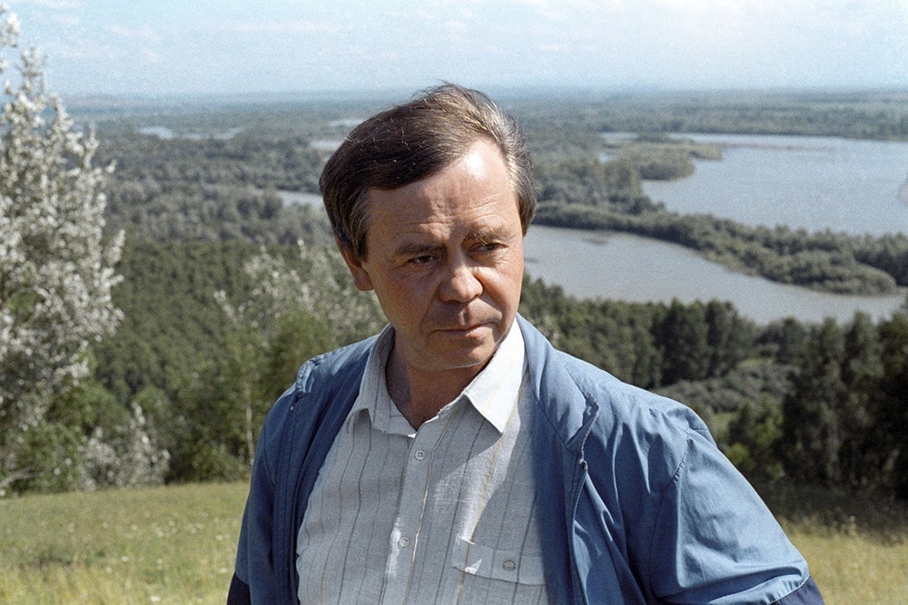    Валентин Распутин: "Господи, поверь в нас, мы одиноки"... Фото 1987 г., Иркутская область. / Фото: Виктор Садчиков / ТАСС