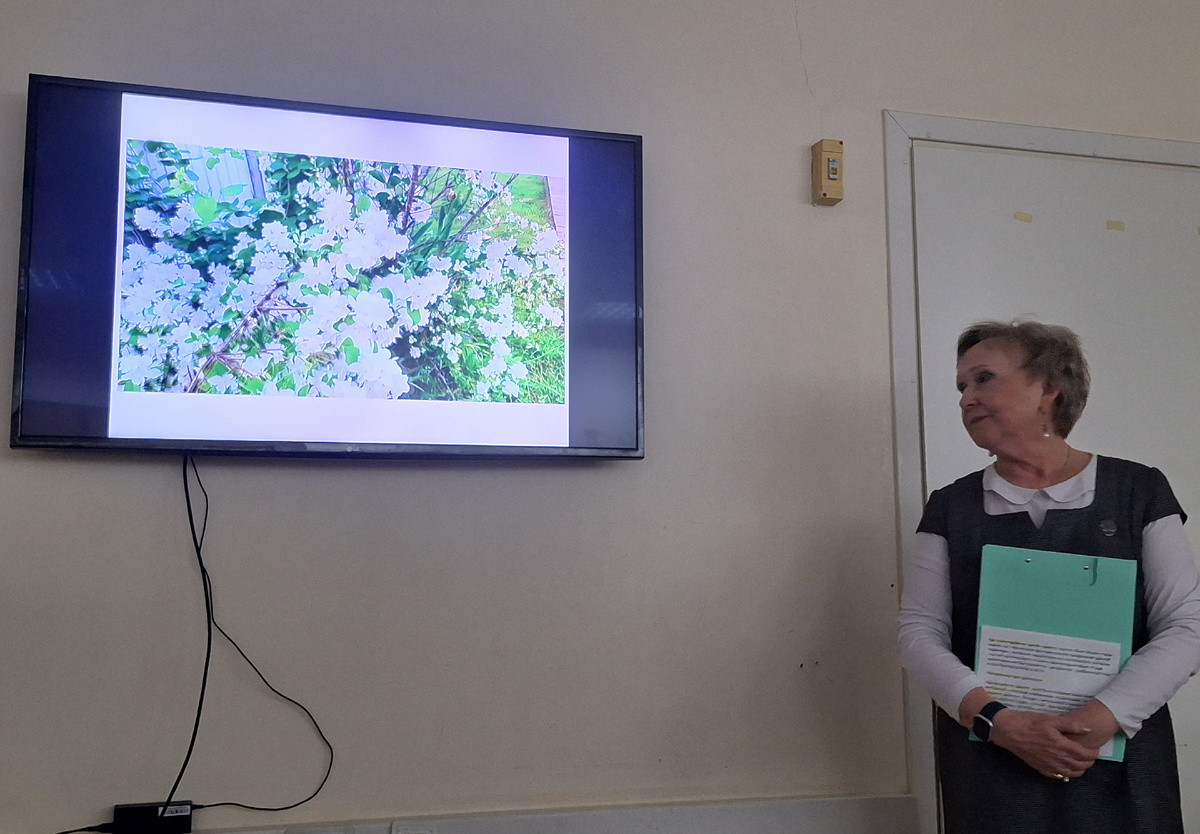 Играет красивая музыка и пролистываются красивые фотографии у Натальи. Не отнять у Натальи музыку, как и фамилию Музыкант, и работу, связанную с музыкой, с танцами и детьми. Всё красиво переплетается!