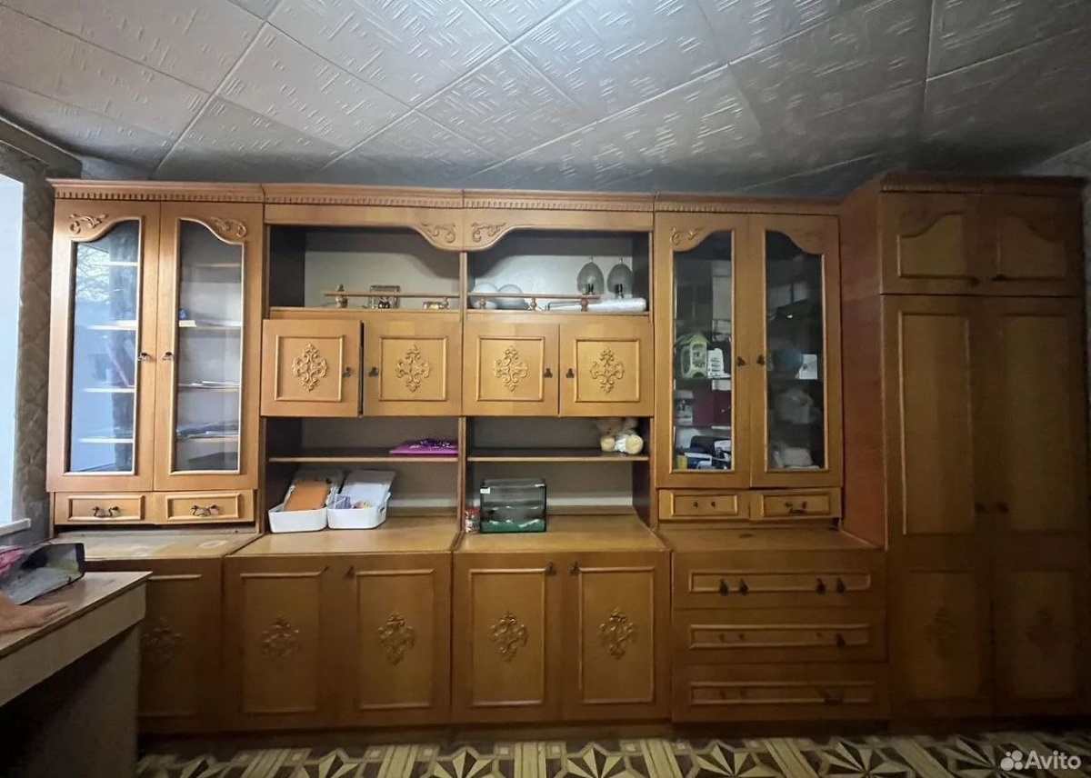 Вот такую ретро- стенку мы купили