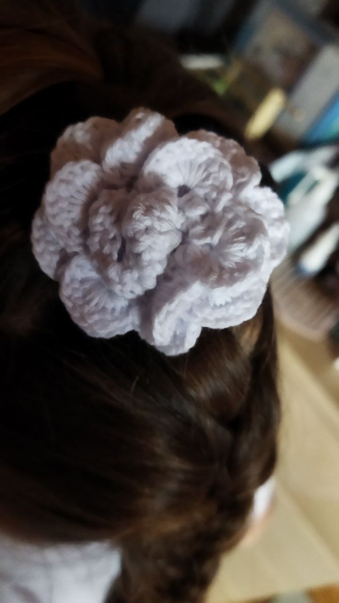 Цветок в волосы крючком