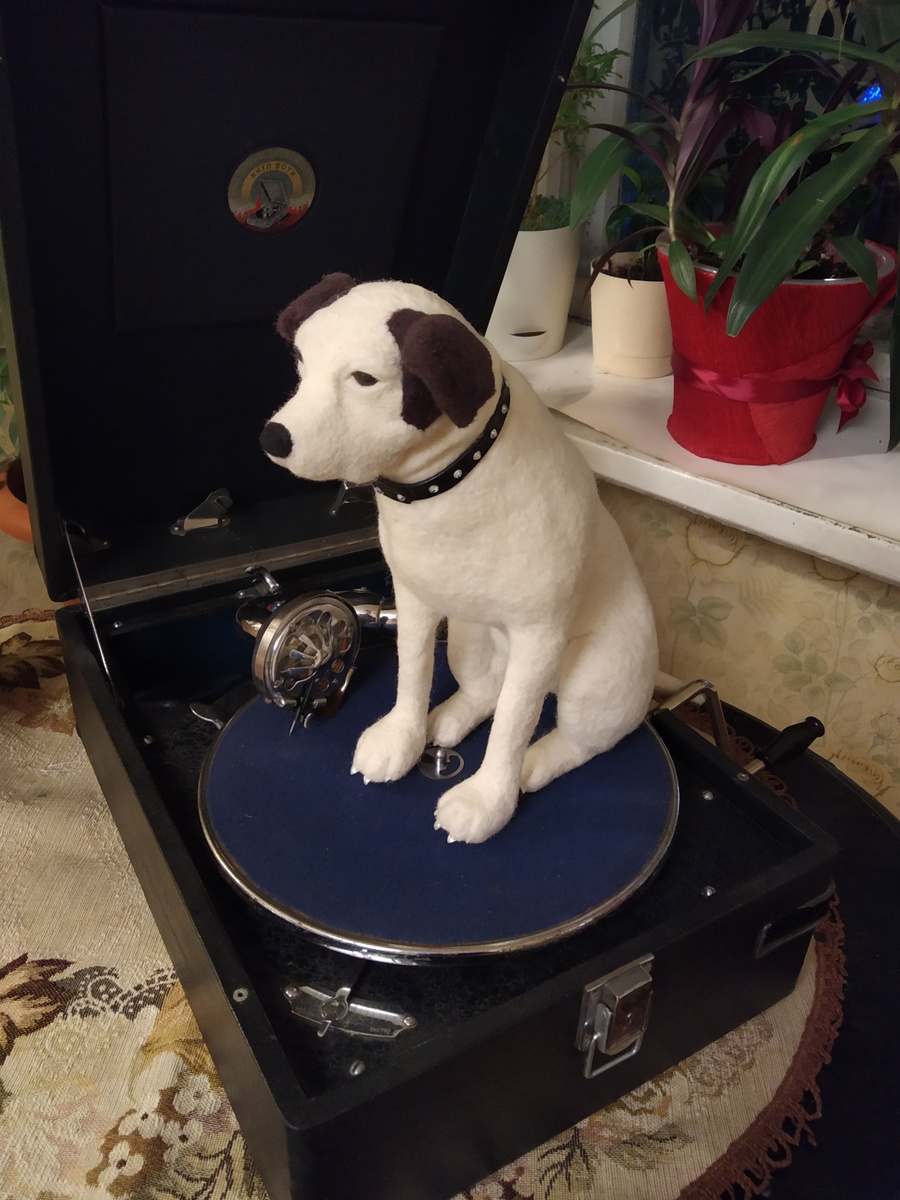 Патефон НКТП ВОТИ и собака HMV :)