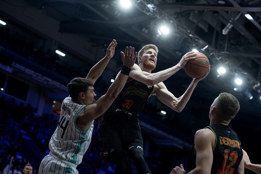    В атаке американский легионер "Уралмаша" Далтон Хэйден. Он лучший снайпер финала в своей команде - 17 очков. / Фото: Пресс-служба РФБ