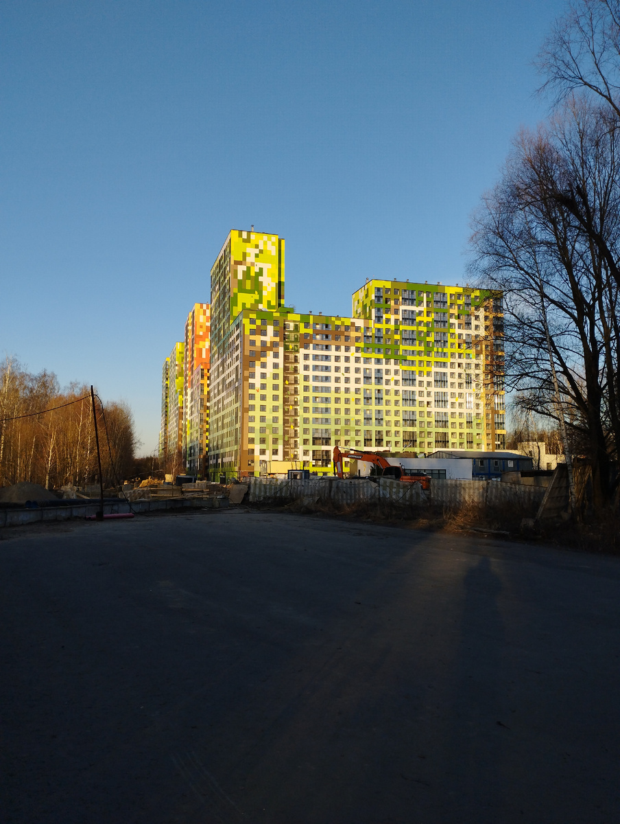 Недостроенные дома ждут миллионеров или сноса. Зависит от нас !