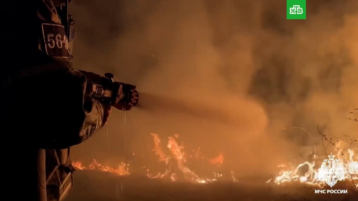    Крупный пожар тушат под Краснодаром
