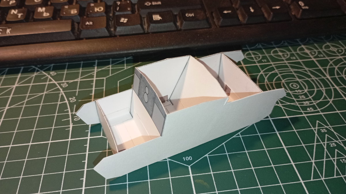 Каркас из двух слоёв бумаги.