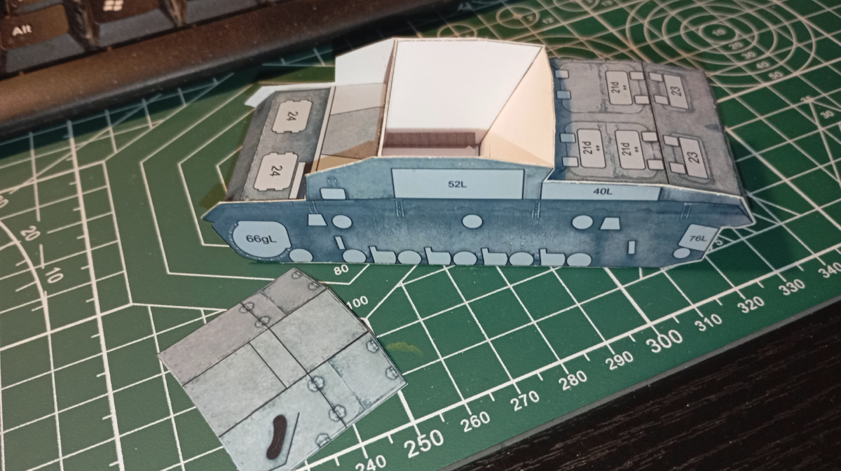 Осталась крышу посадить.