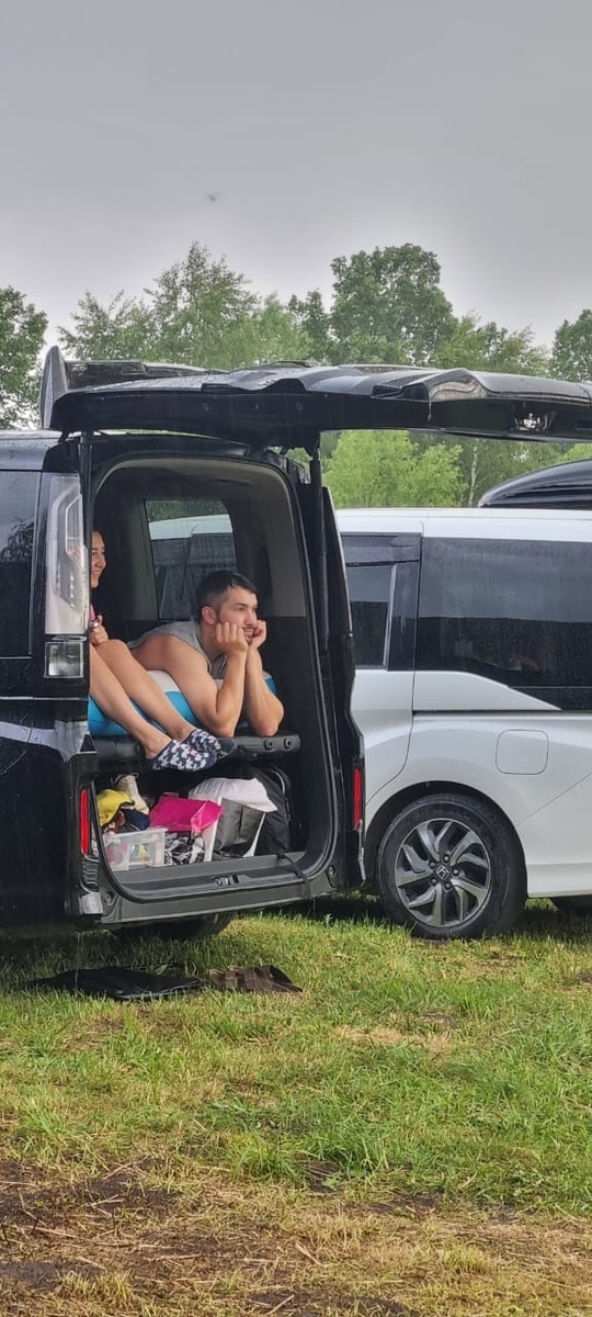 Это мы под дождем кайфуем=)