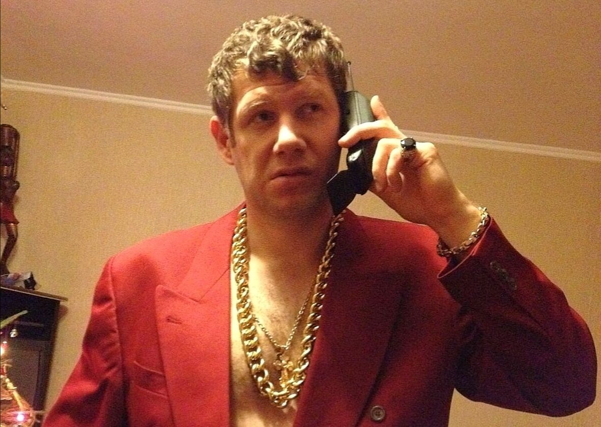 Малиновый пиджак из 90-х