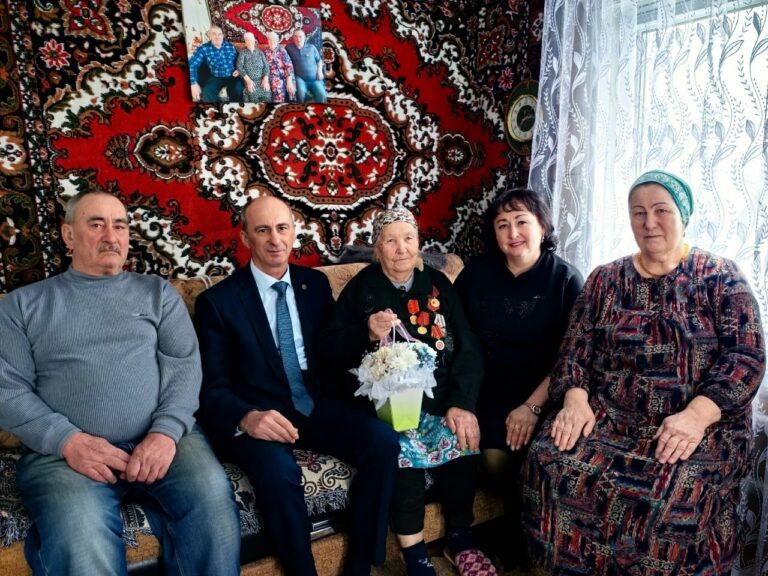    80 лет Великой Победе. В Александровском районе вручили юбилейные медали ветеранам Белов Михаил Александрович