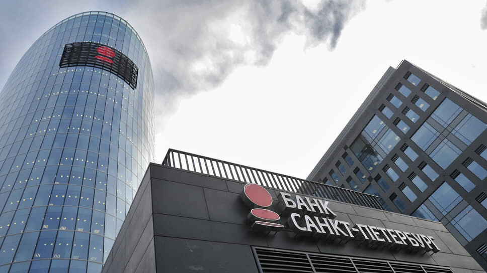 «...выход крупных банков на рынок микрофинансирования может привести к улучшению обслуживания для заемщиков, так как банки имеют доступ к более дешевым источникам финансирования» .📷Фото: Александр Коряков / Коммерсантъ