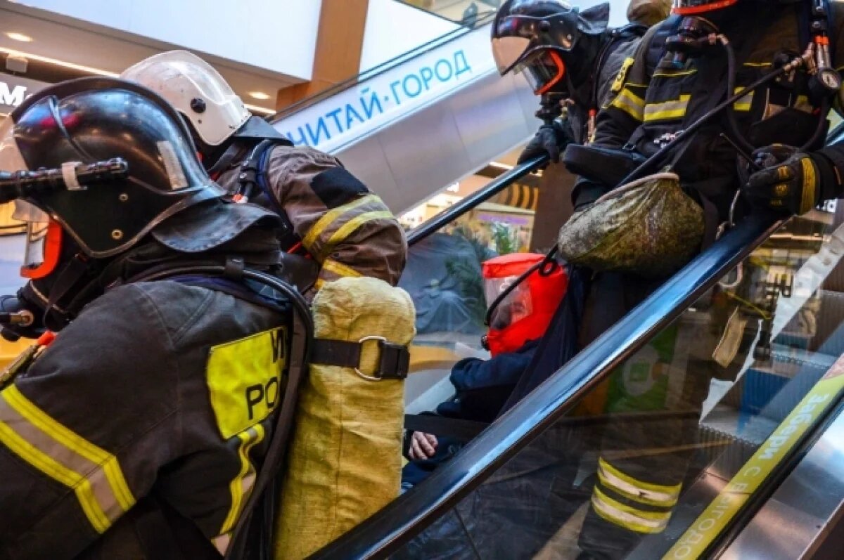    В Сургуте ночью горел ТРЦ «Аура»