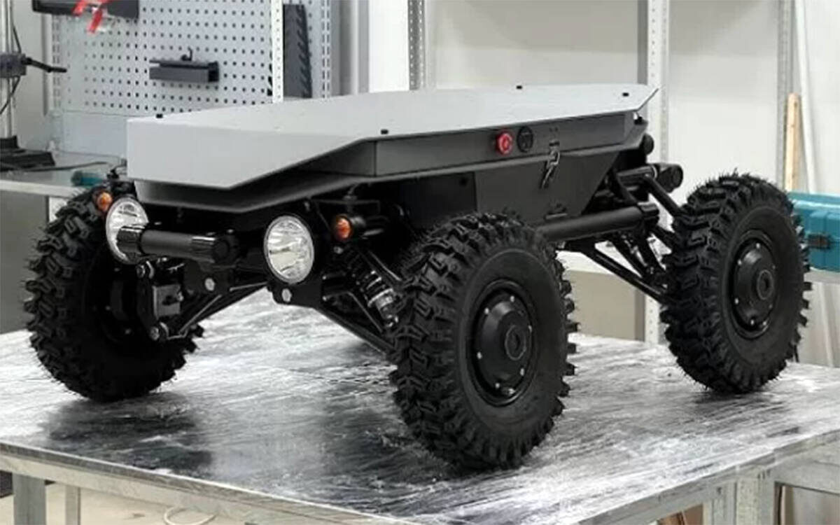 «Сверчок» – четырехколесный ровер внешне без каких-либо намеков на его применение в военной сфереСтоп-кадр видео ООО «Флуктио»