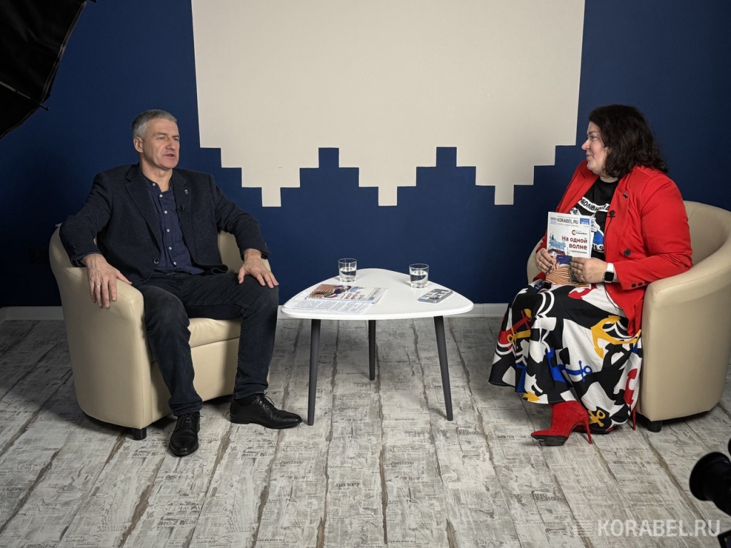 Глава Республики Карелия Артур Парфенчиков и морской блогер Виктория Корабеловна / Фото: Корабел.ру  📷
