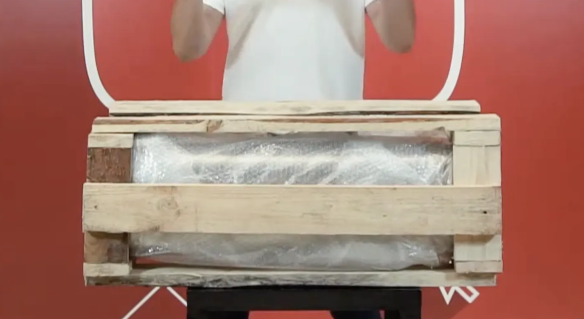 Надёжная упаковка алюминиевого топливного бака для Газель. Жёсткая деревянная обрешётка защищает бак при транспортировке, предотвращая удары, царапины и повреждения