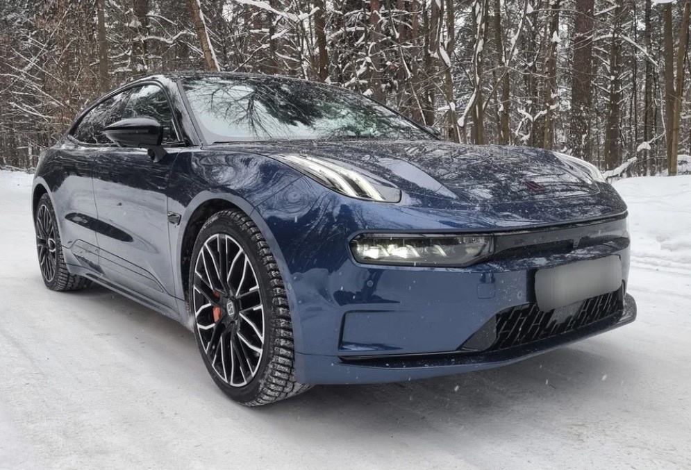 Фото Zeekr 001 в зимнее время года