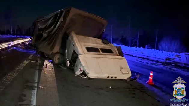    В Сургутском районе «лоб в лоб» столкнулись легковушка и «Газель»