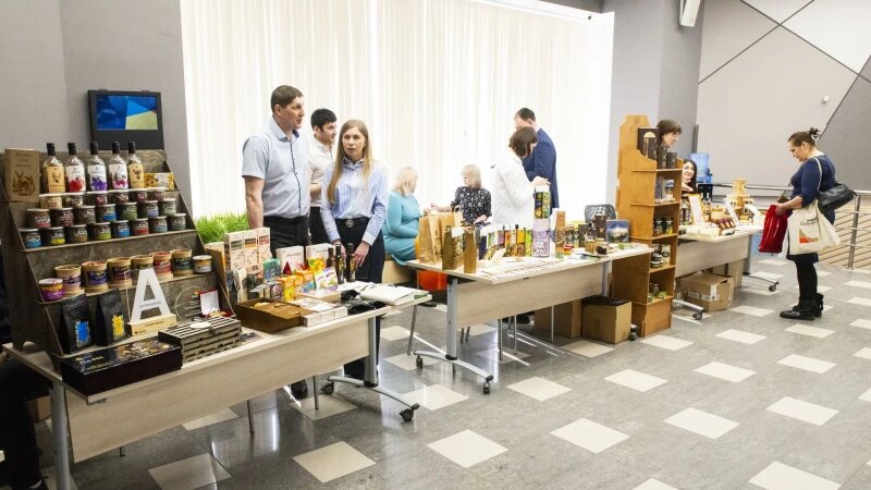     Выставка «Алтайские продукты +100 к здоровью!» в Центре «Мой бизнес». Фото: Анна Зайкова.