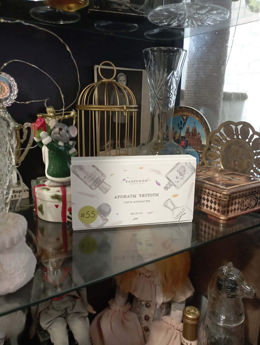 Покупка меня очень порадовала. Прежде всего эстетикой. И ароматами...Застряла я в том периоде, когда оригинал купить сложно. И много подделок. 