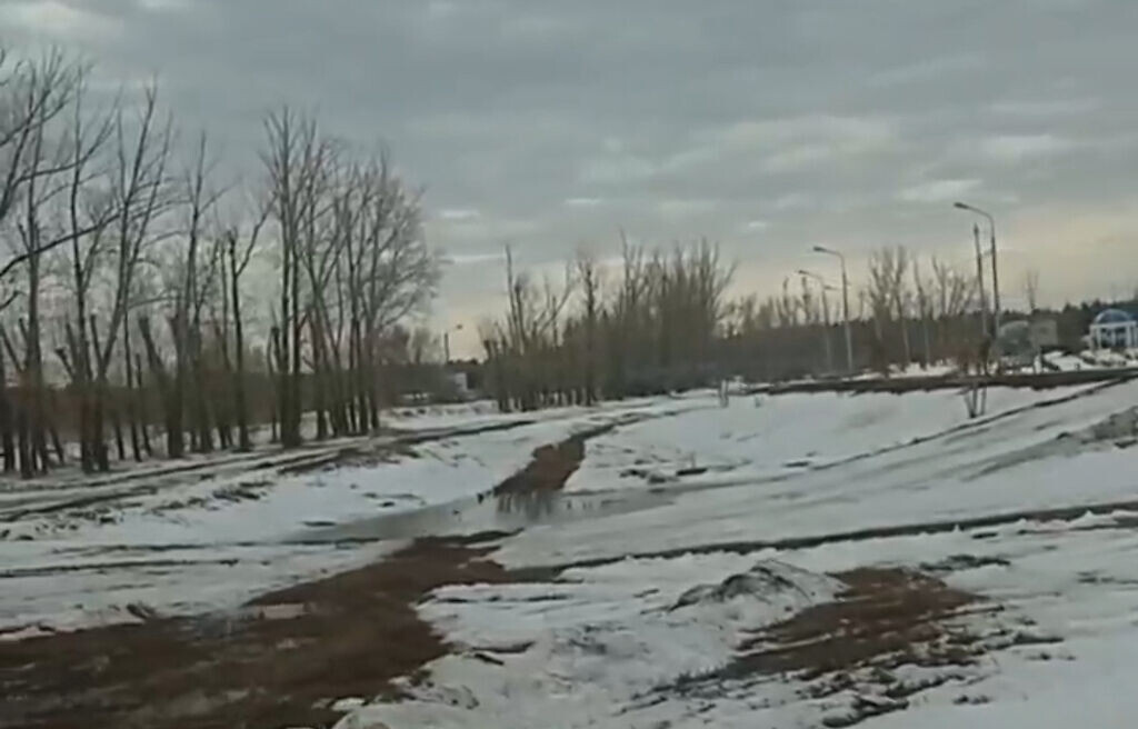    В Оренбурге в поселке 9 января готовятся к наступлению талых вод