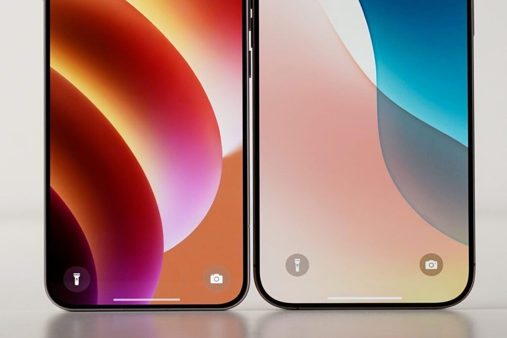 Oppo Find X8s (слева) и Apple iPhone 16 Pro Max (справа). Фото Oppo  📷
