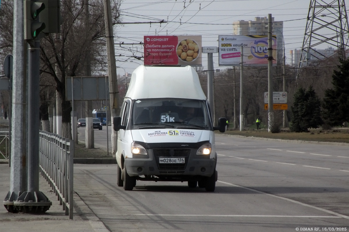 Луидор-2250 маршрута № 51к во время межрейсового отстоя на остановке Площадь имени Титова