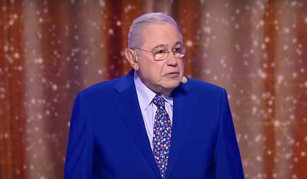    Евгений Петросян. Фото: Youtube / @VKLYUCHAEMSHOU2.0