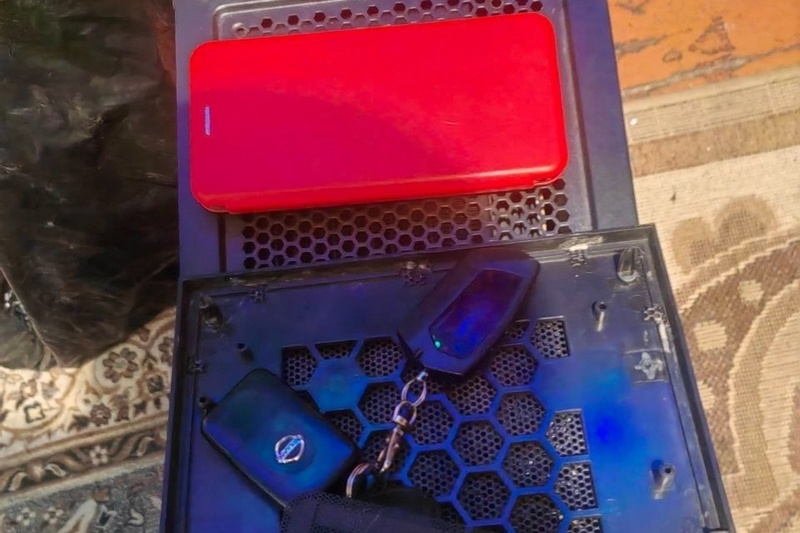    В полицию о краже из квартиры обратилась 39-летняя пострадавшая.