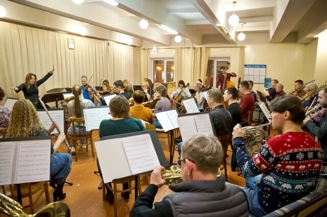    Для постановки даже купили новые музыкальные инструменты, в частности новый синтезатор. Фото: Омский государственный Музыкальный театр/ Александр Барановский