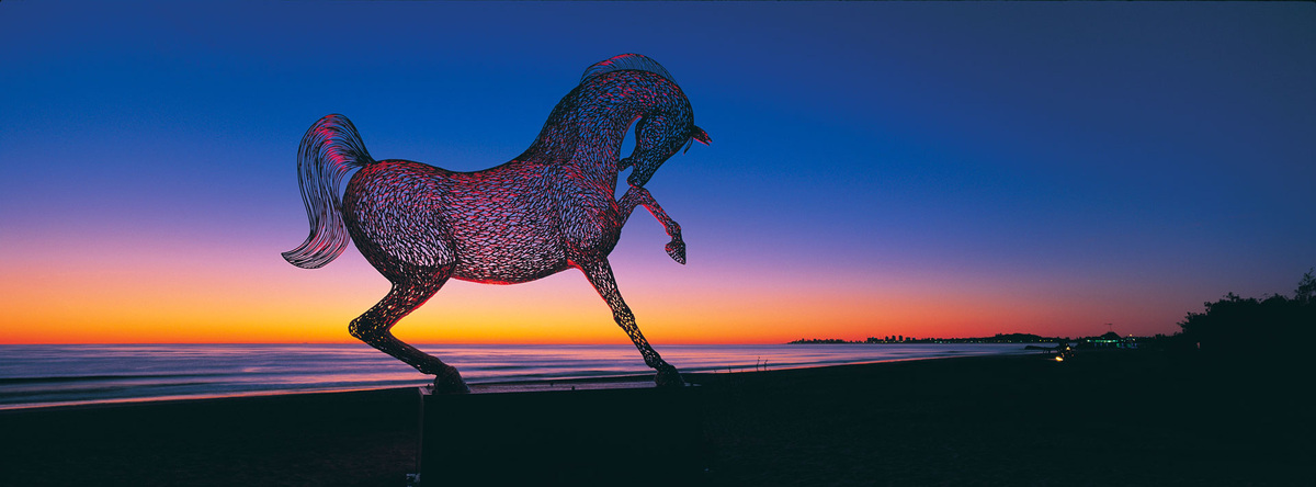 Двадцать три года спустя SWELL продолжает объединять людей, искусство и место.